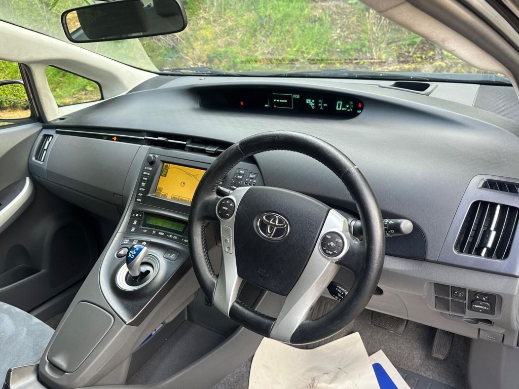 TOYOTA PRIUS