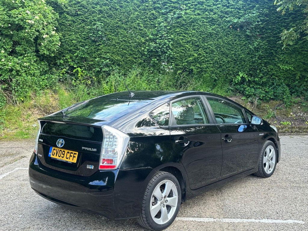 TOYOTA PRIUS