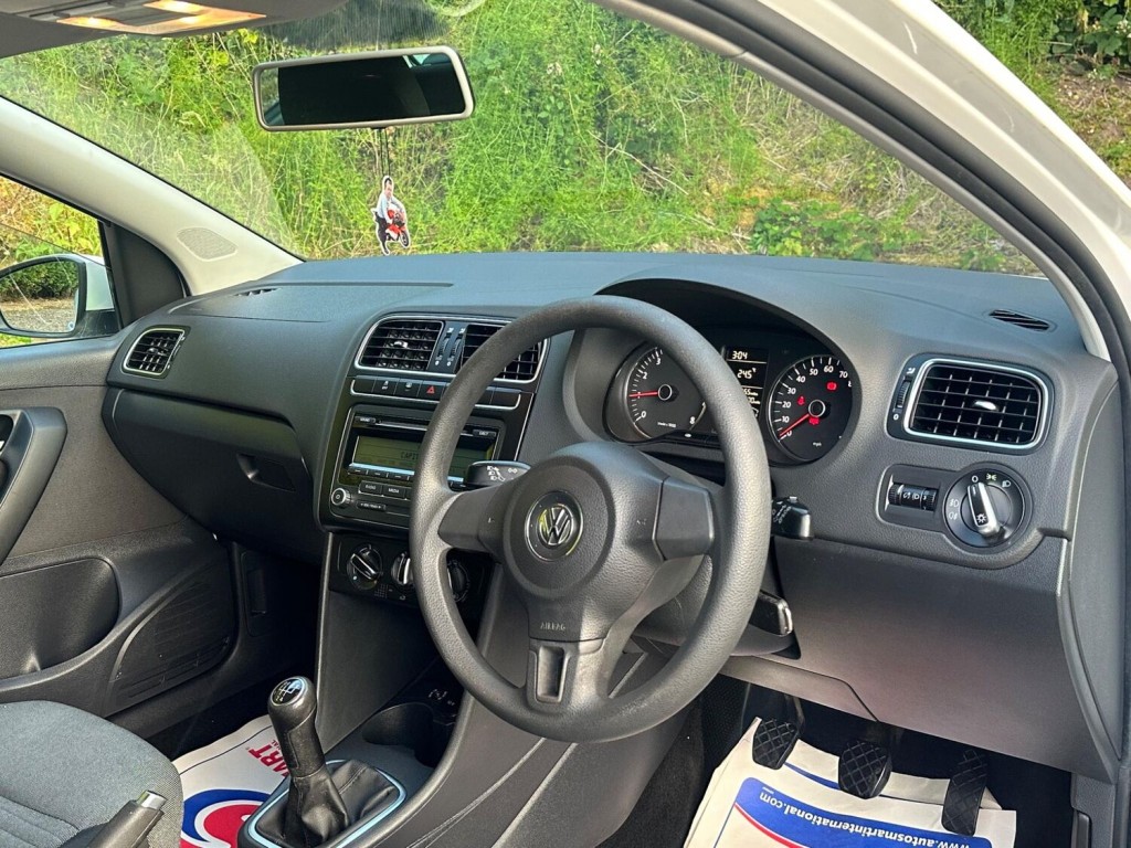 VOLKSWAGEN POLO