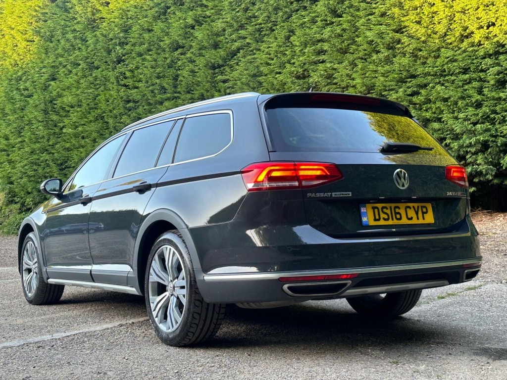 VOLKSWAGEN PASSAT