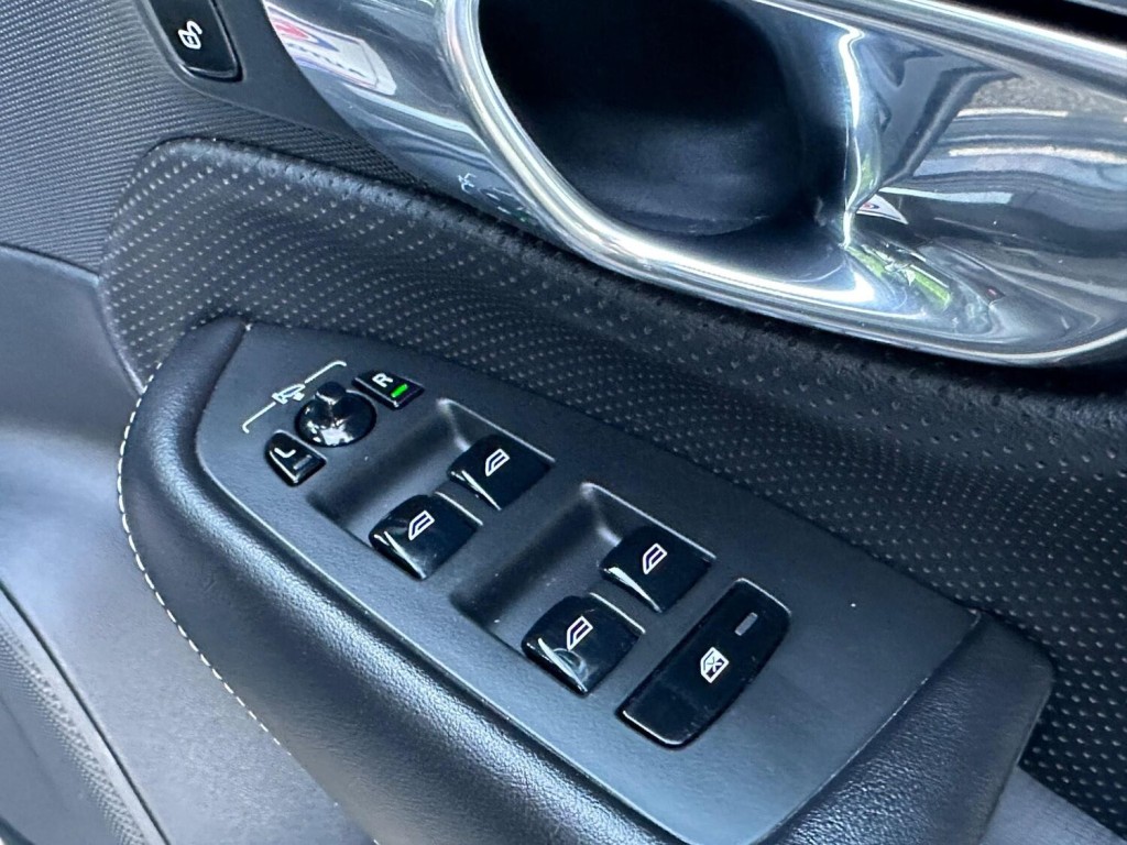 View VOLVO XC90 2.0 D5 PowerPulse R-Design Auto 4WD Euro 6 (s/s) 5dr