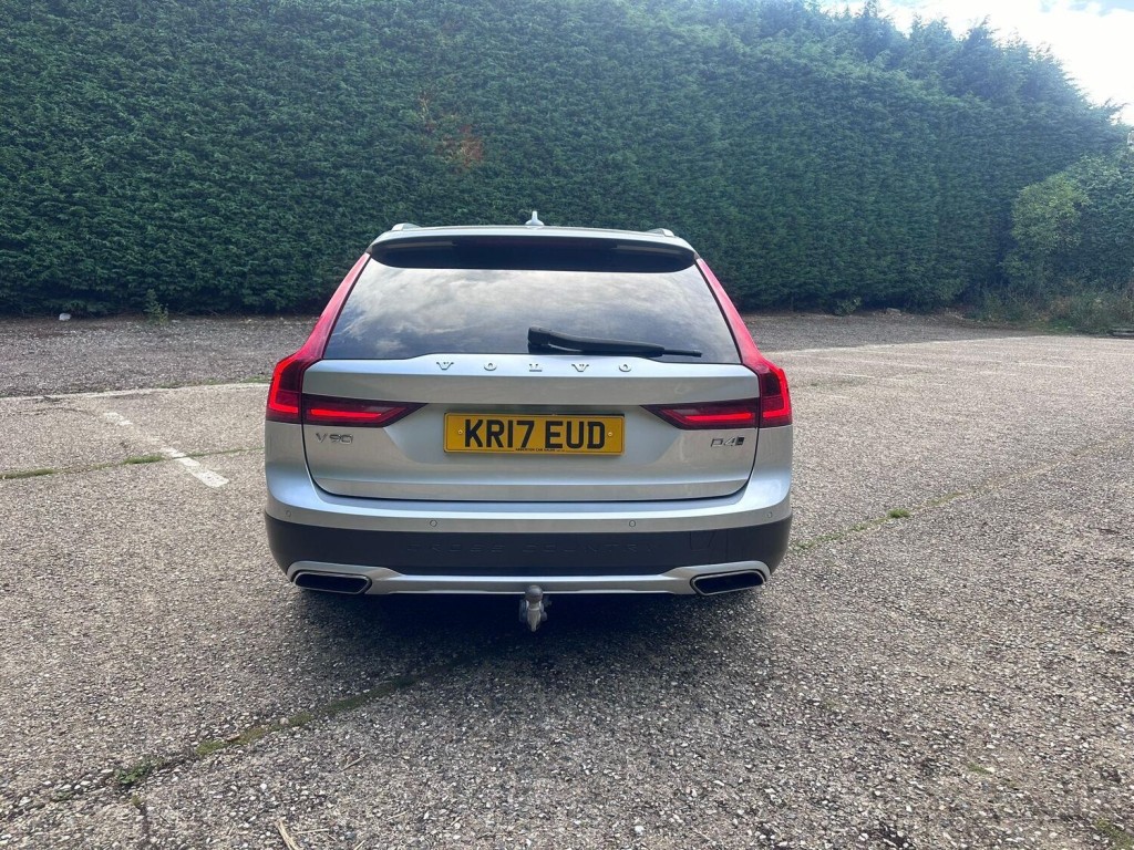 View VOLVO V90 CROSS COUNTRY 2.0 D4 Auto AWD Euro 6 (s/s) 5dr