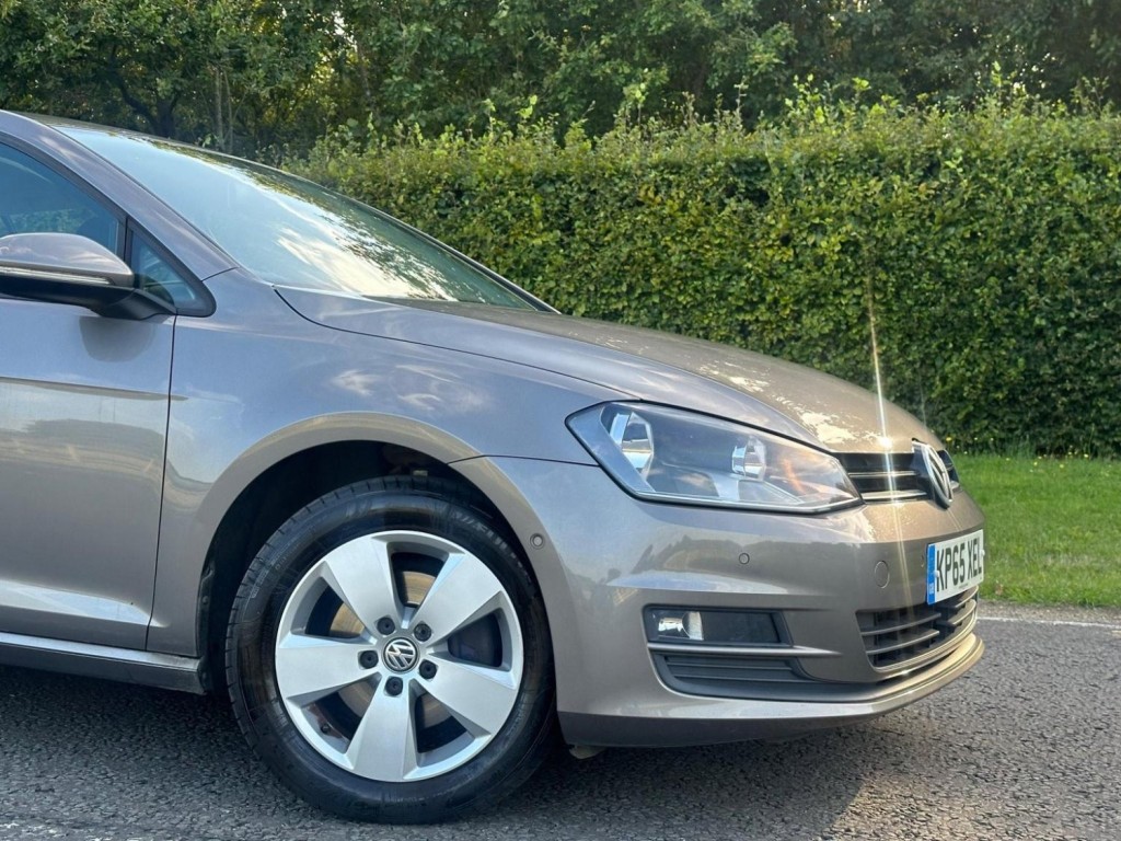 VOLKSWAGEN GOLF