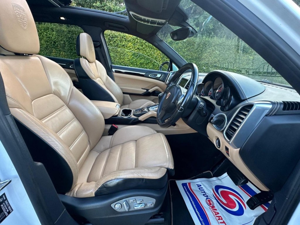 PORSCHE CAYENNE
