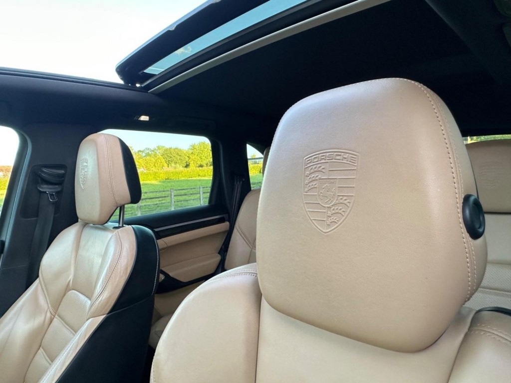 PORSCHE CAYENNE