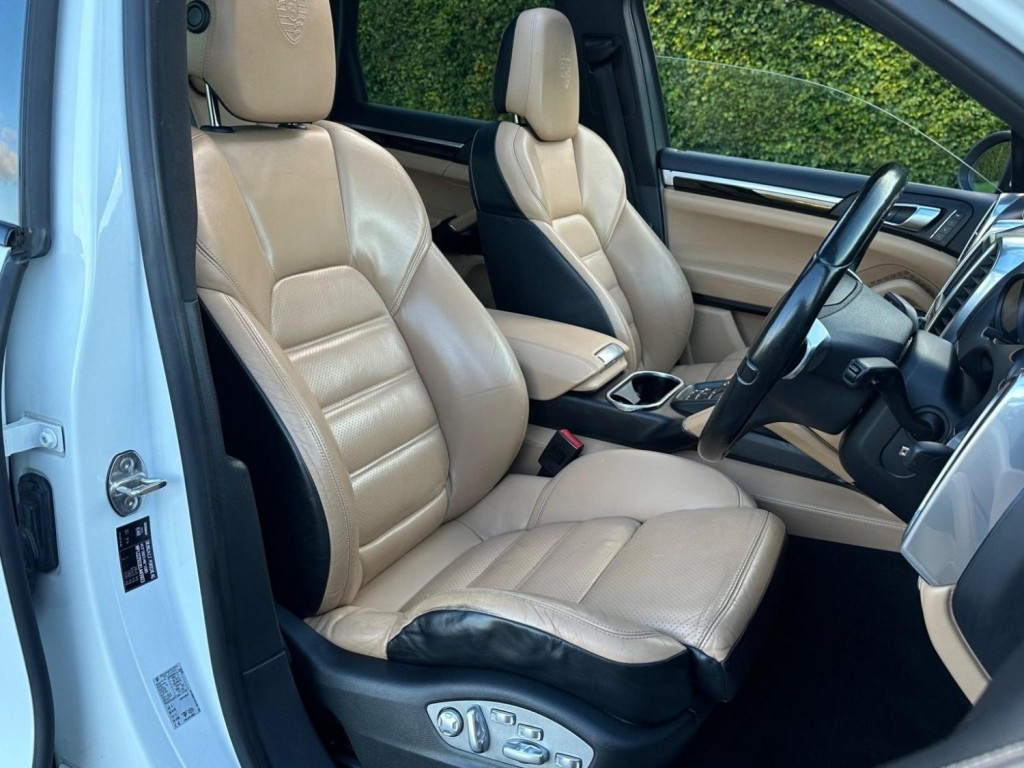 PORSCHE CAYENNE