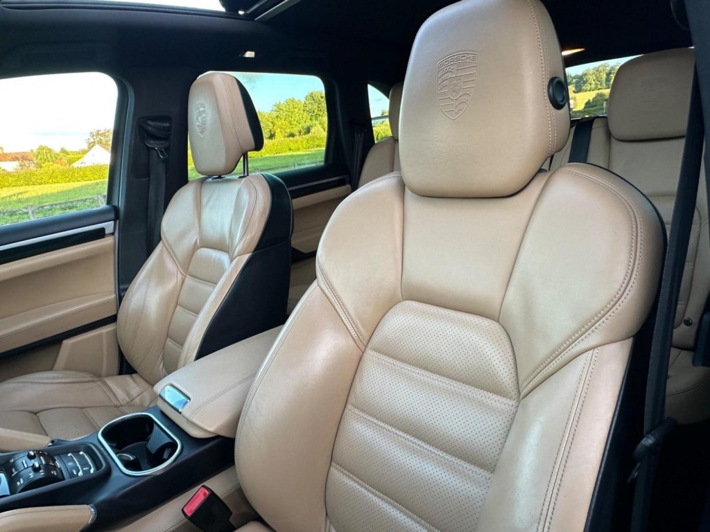 View PORSCHE CAYENNE 3.0 TD V6 Platinum Edition TiptronicS 4WD Euro 5 (s/s) 5dr