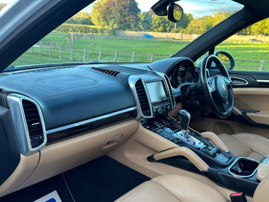 PORSCHE CAYENNE