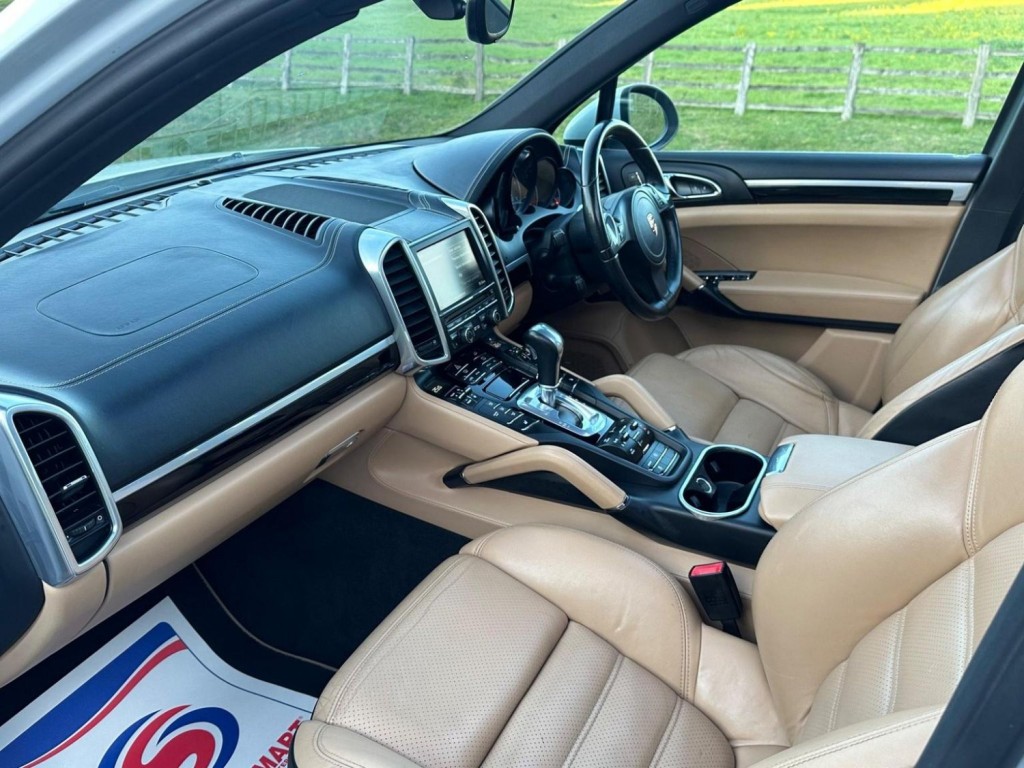 PORSCHE CAYENNE