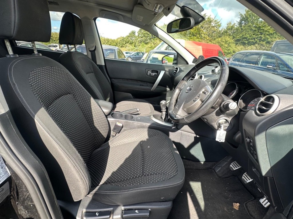 View NISSAN QASHQAI+2 2.0 n-tec 2WD 5dr
