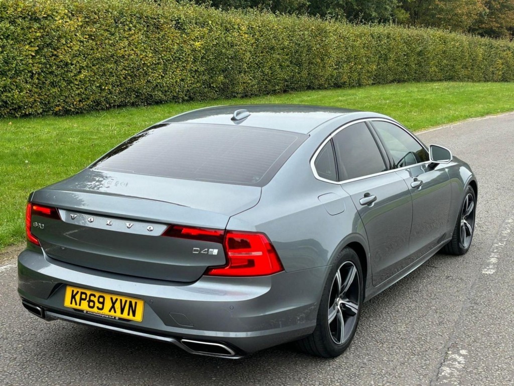 VOLVO S90