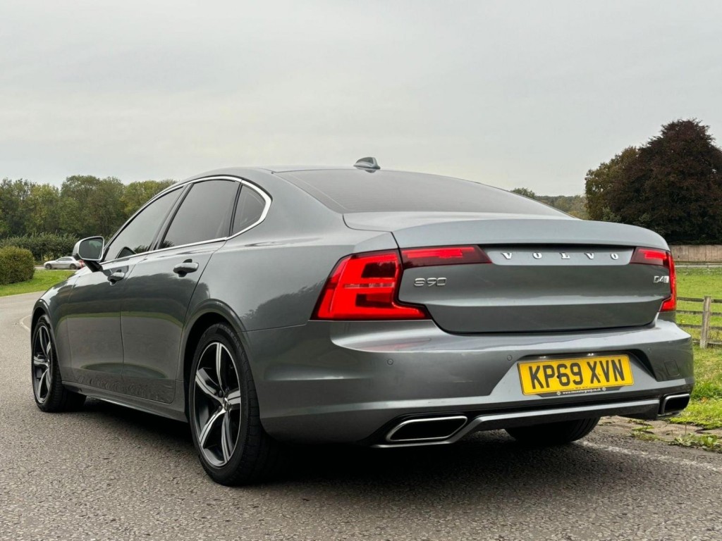 VOLVO S90