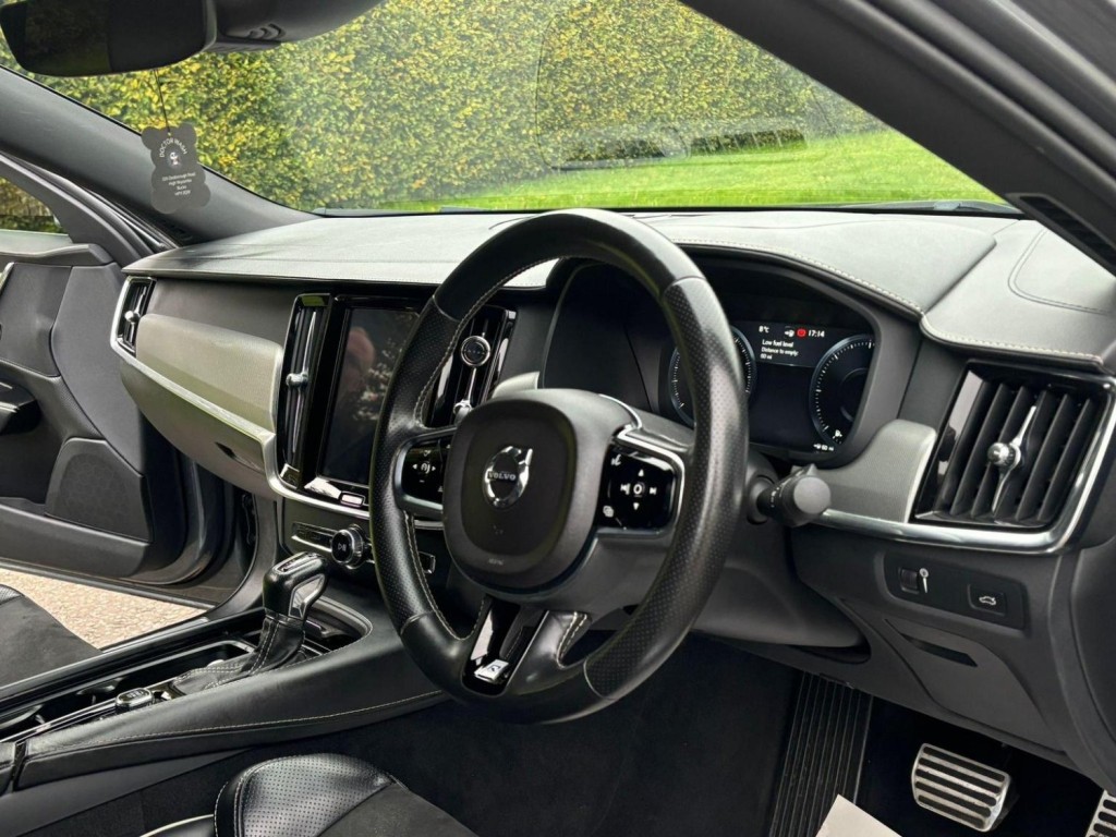 View VOLVO S90 2.0 D4 R-Design Auto Euro 6 (s/s) 4dr