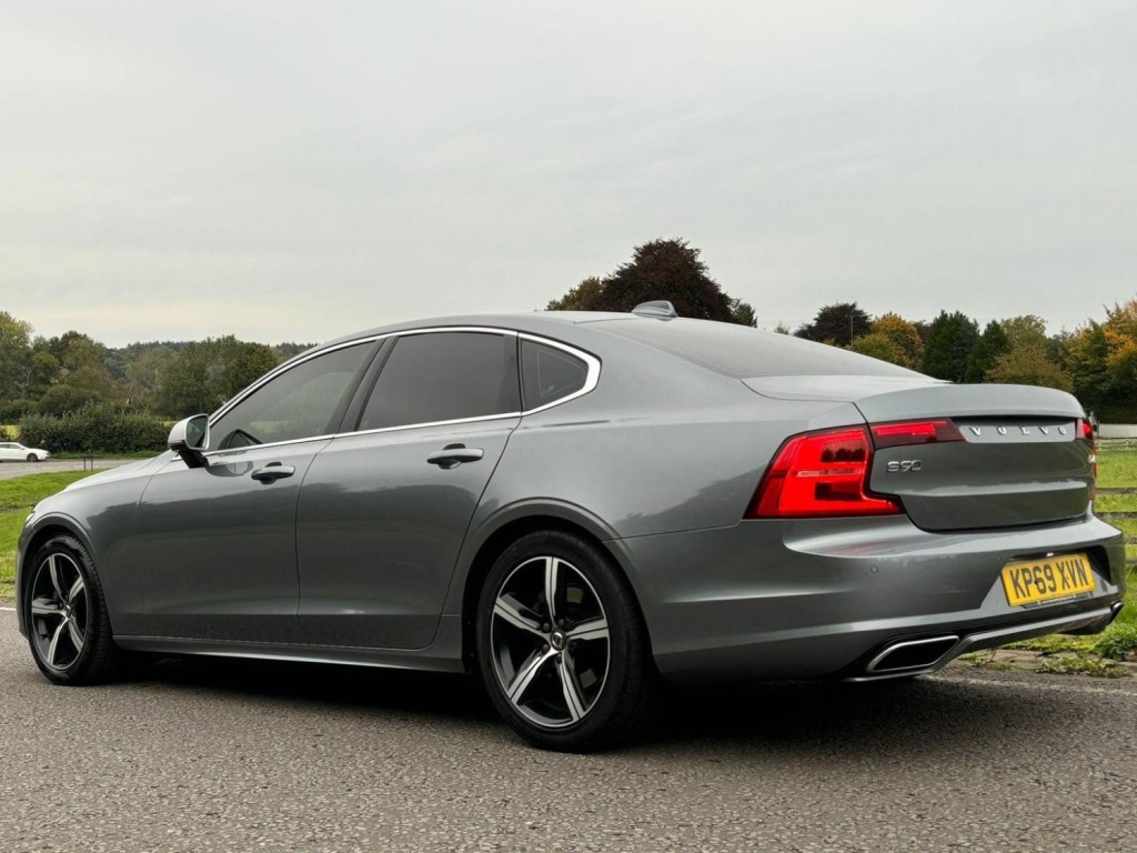 VOLVO S90