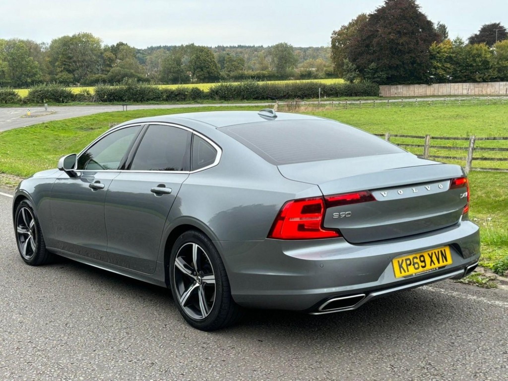 VOLVO S90