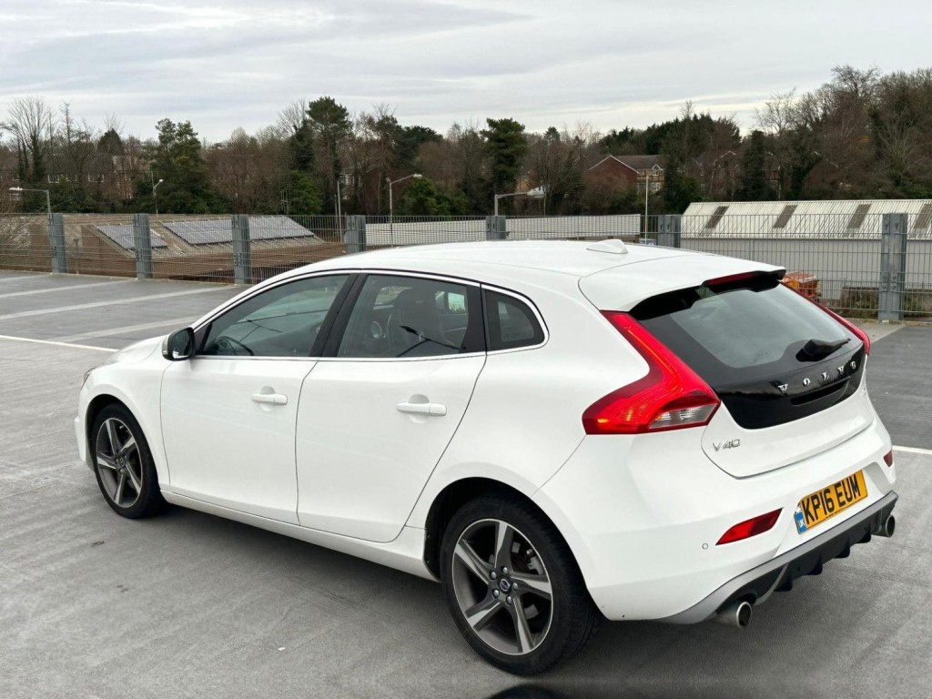 VOLVO V40