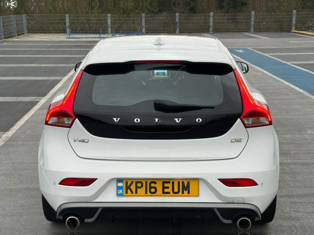 VOLVO V40