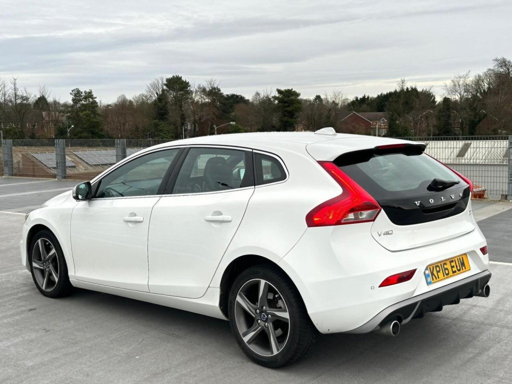 VOLVO V40