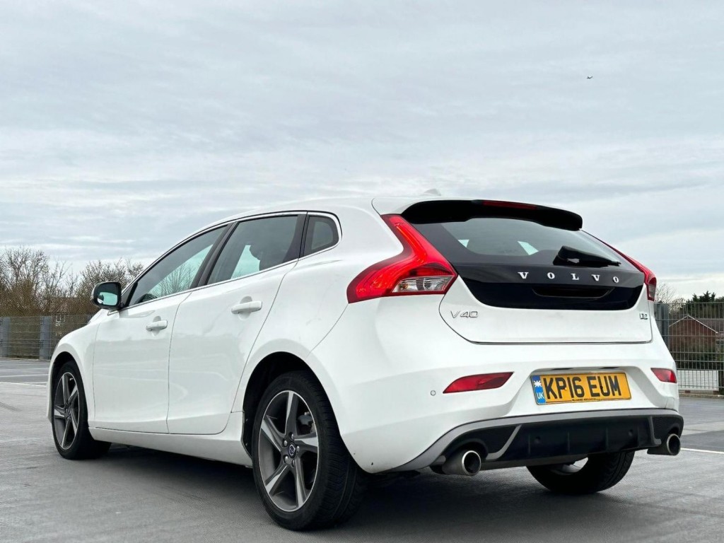 VOLVO V40