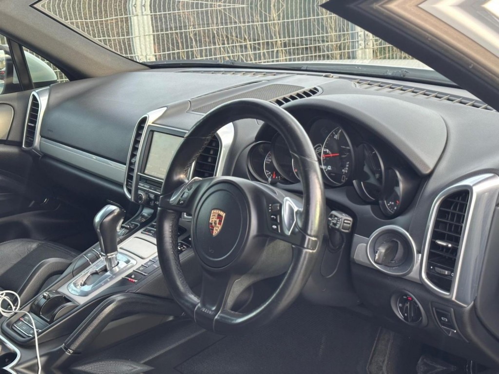 PORSCHE CAYENNE