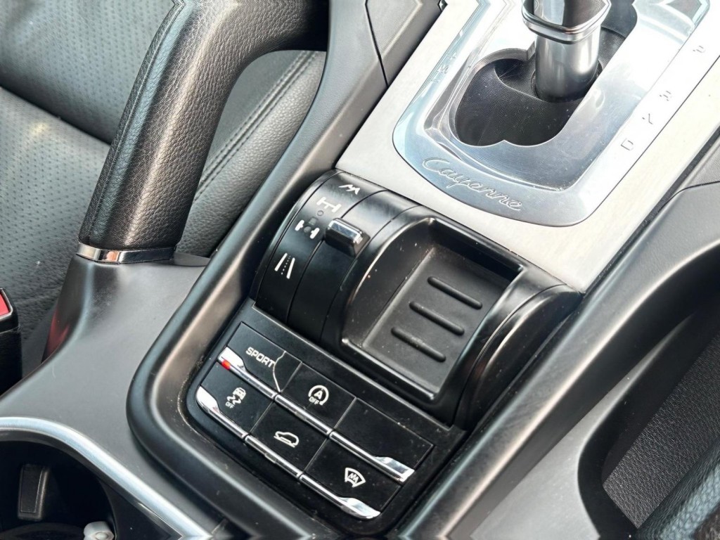 PORSCHE CAYENNE