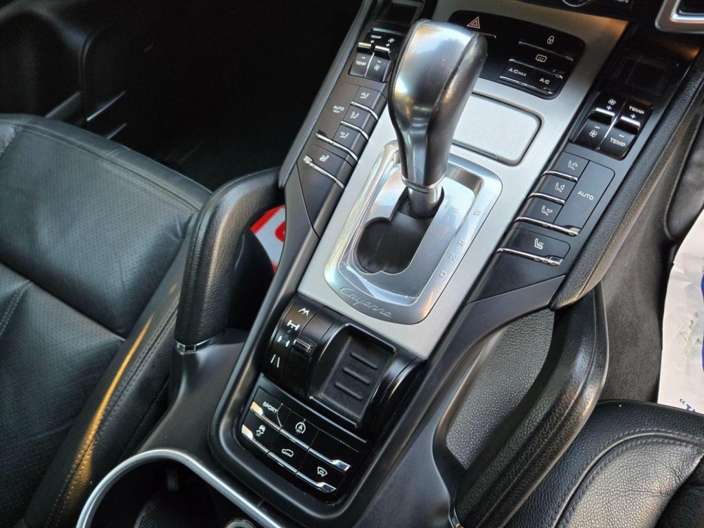 PORSCHE CAYENNE