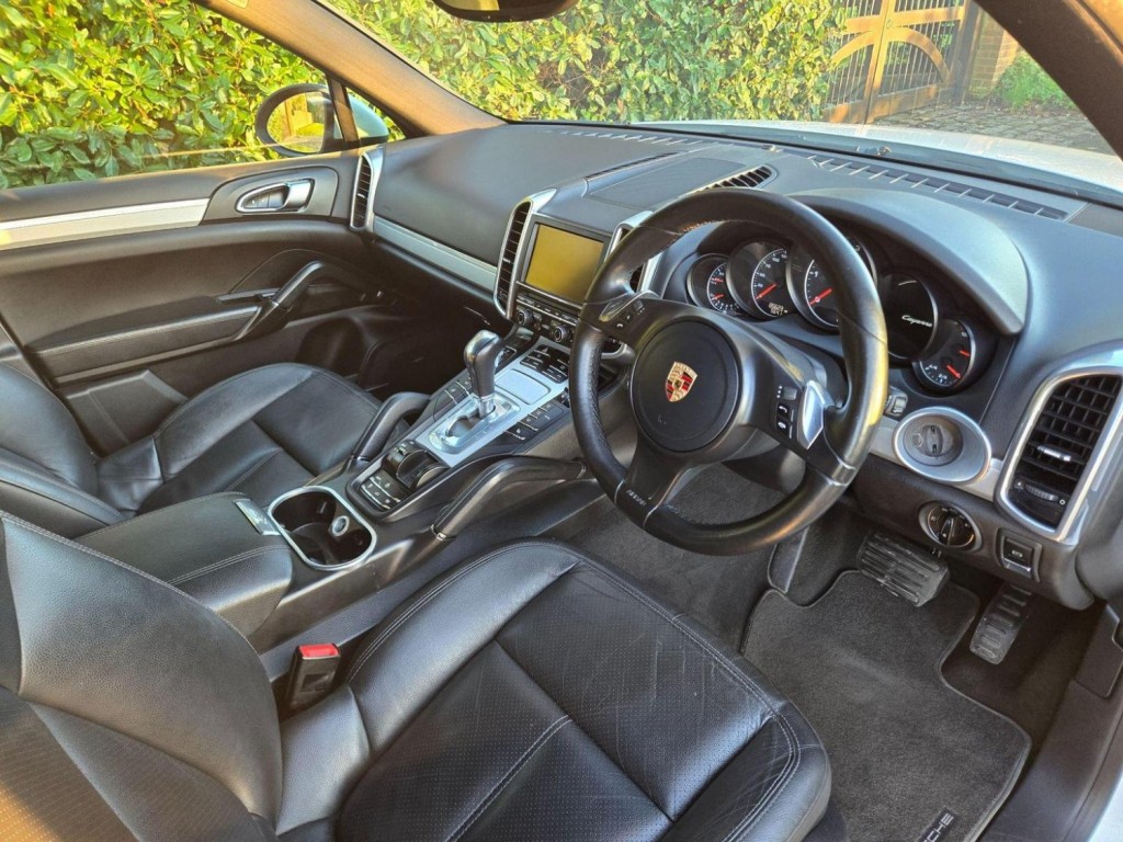 PORSCHE CAYENNE