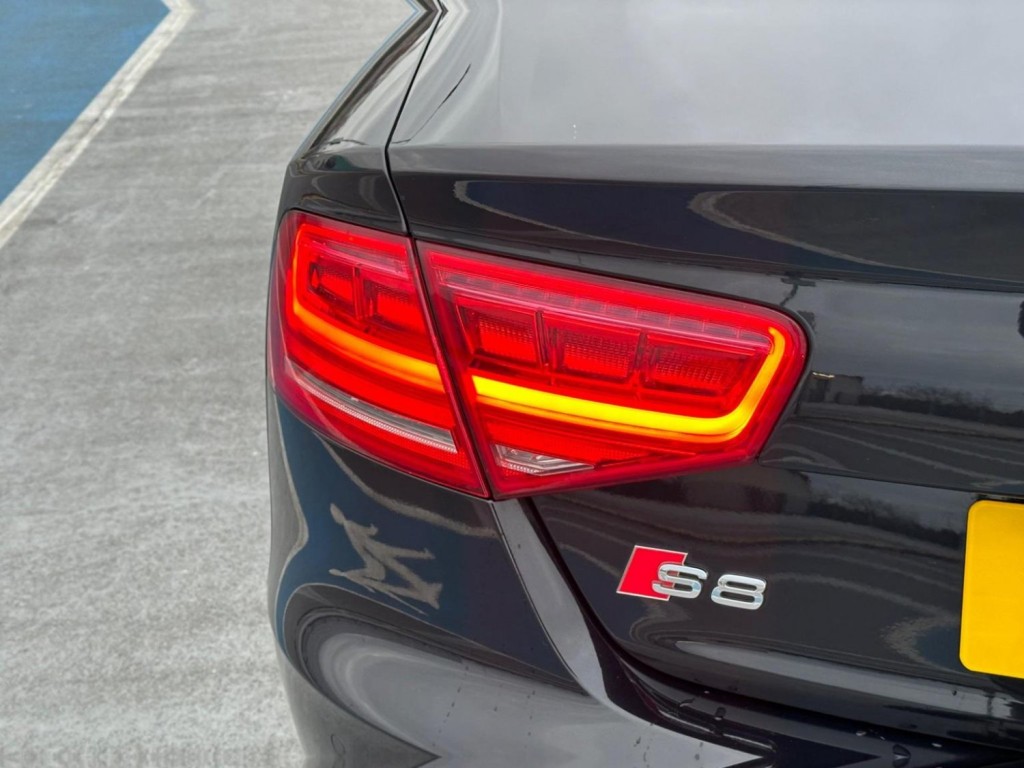 AUDI S8