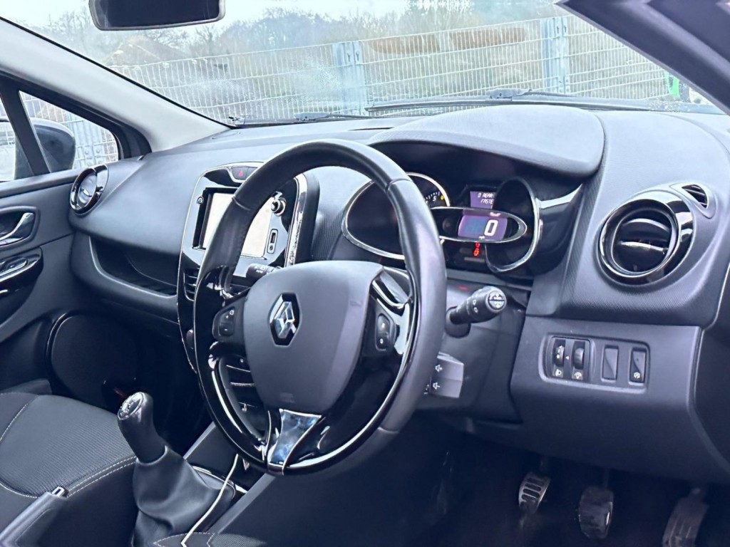 View RENAULT CLIO 0.9 TCe Dynamique MediaNav Euro 5 (s/s) 5dr