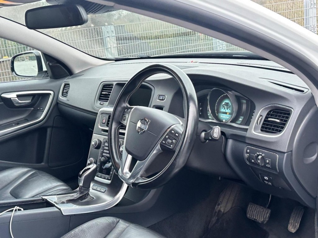 View VOLVO V60 2.4 D6 Geartronic AWD Euro 5 (s/s) 5dr