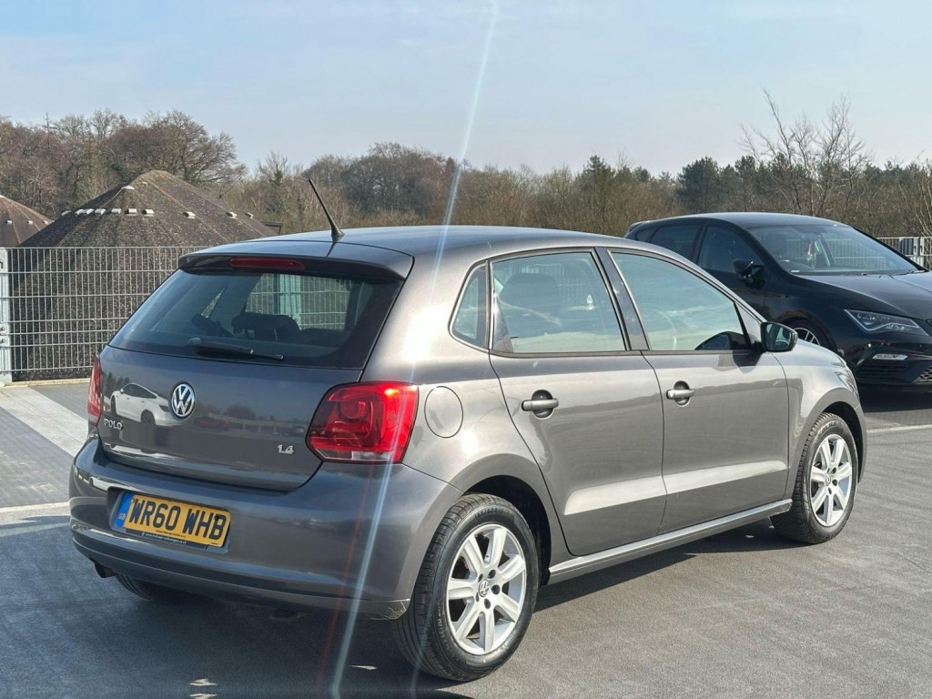VOLKSWAGEN POLO