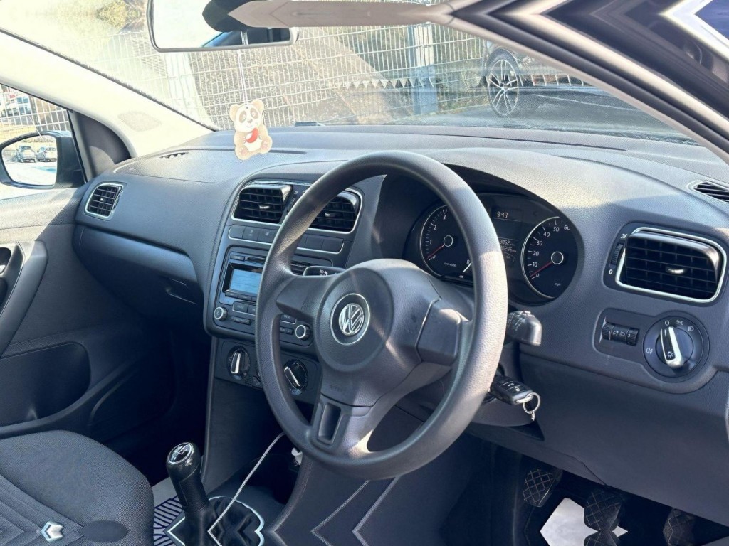 VOLKSWAGEN POLO