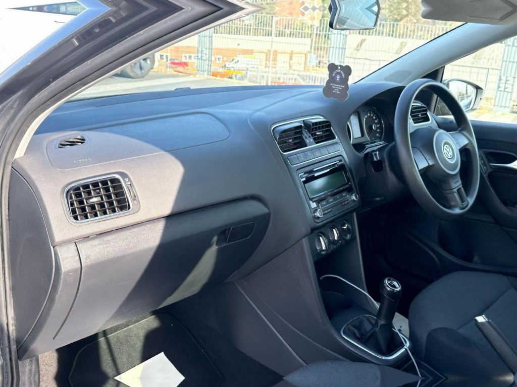 VOLKSWAGEN POLO