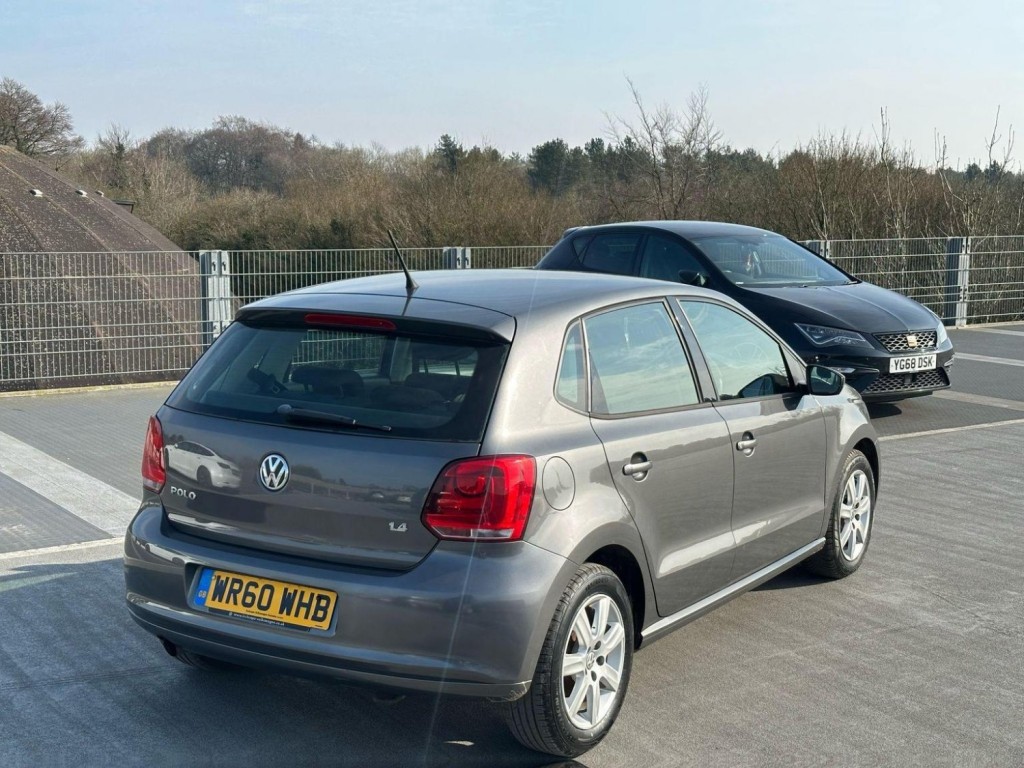 VOLKSWAGEN POLO