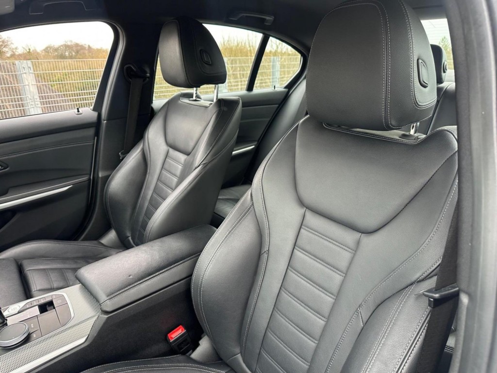 View BMW 3 SERIES 2.0 320i M Sport Auto Euro 6 (s/s) 4dr