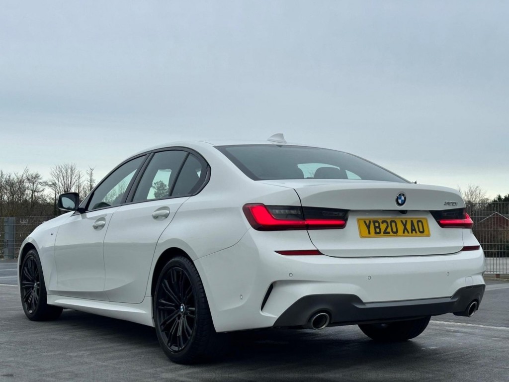View BMW 3 SERIES 2.0 320i M Sport Auto Euro 6 (s/s) 4dr