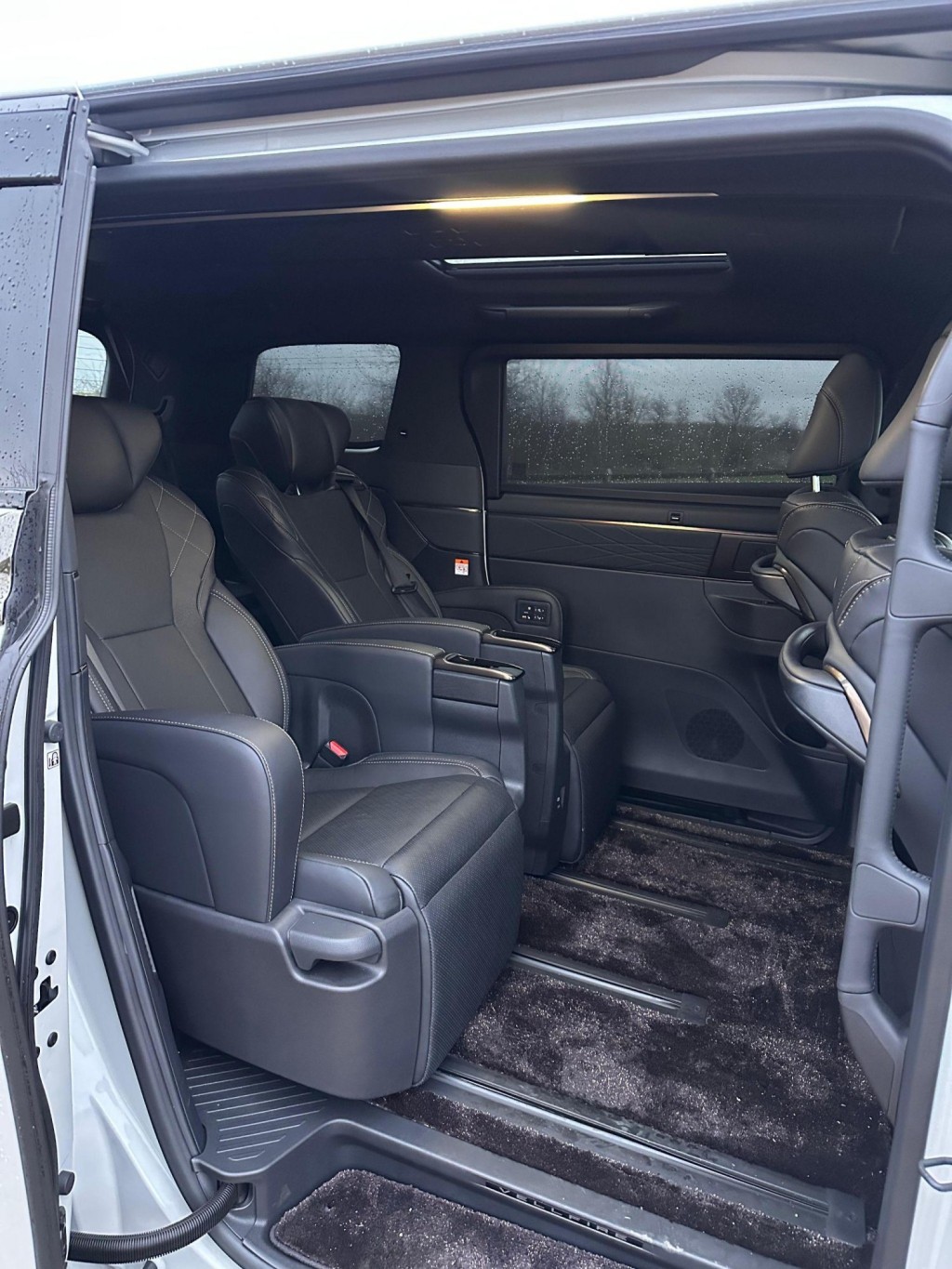 View TOYOTA VELLFIRE 