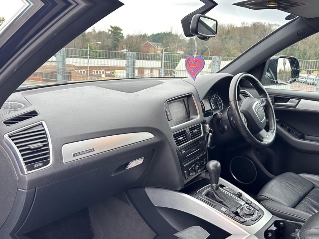 View AUDI Q5 2.0 TDI S line Special Edition S Tronic quattro Euro 5 5dr