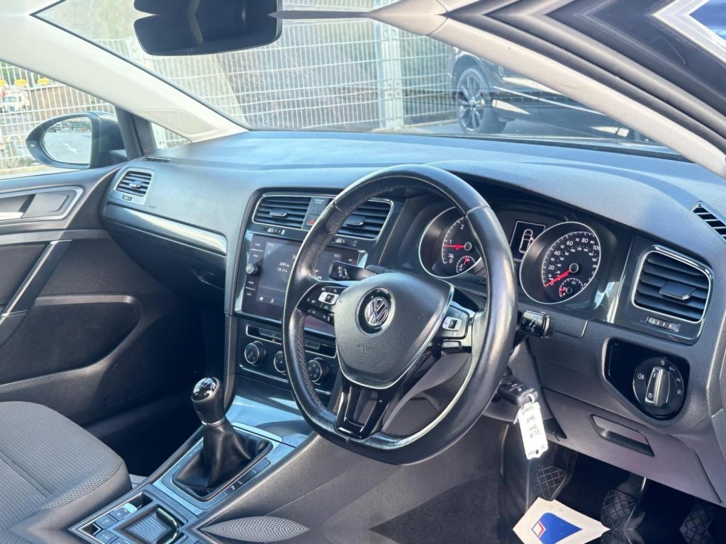 View VOLKSWAGEN GOLF 1.6 TDI SE Euro 6 (s/s) 5dr