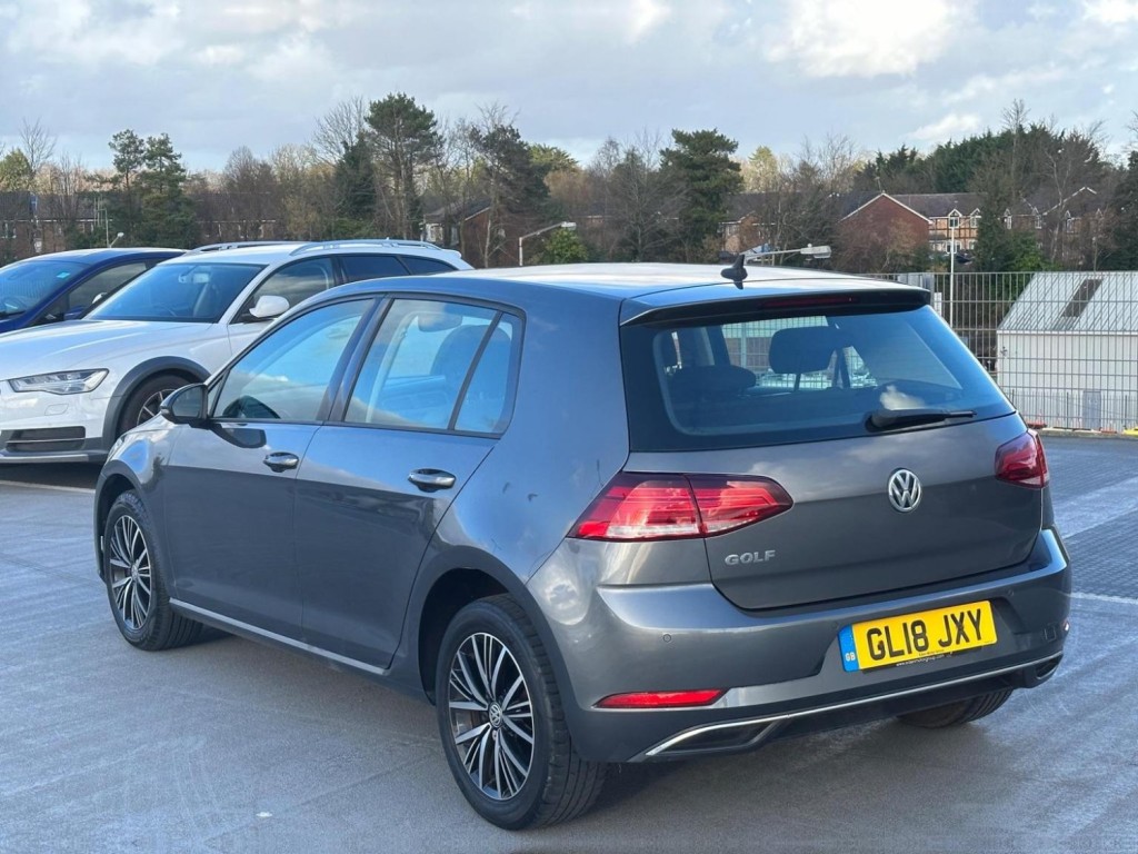 VOLKSWAGEN GOLF