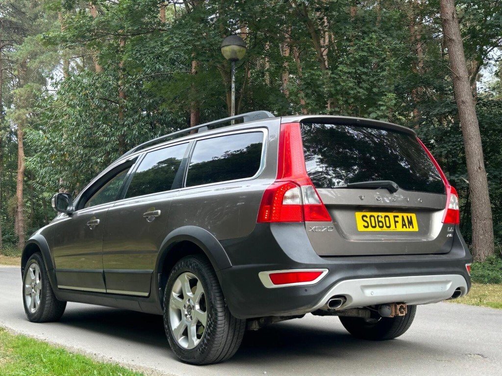 View VOLVO XC70 2.4 D5 SE Geartronic AWD Euro 5 5dr