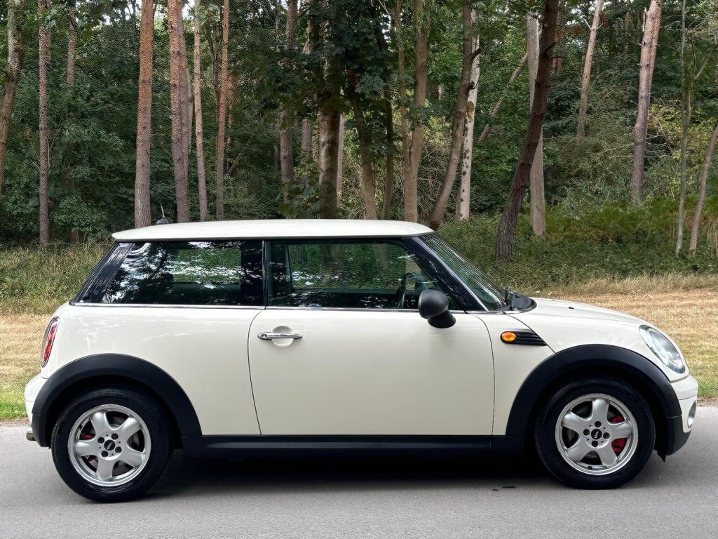 MINI HATCH