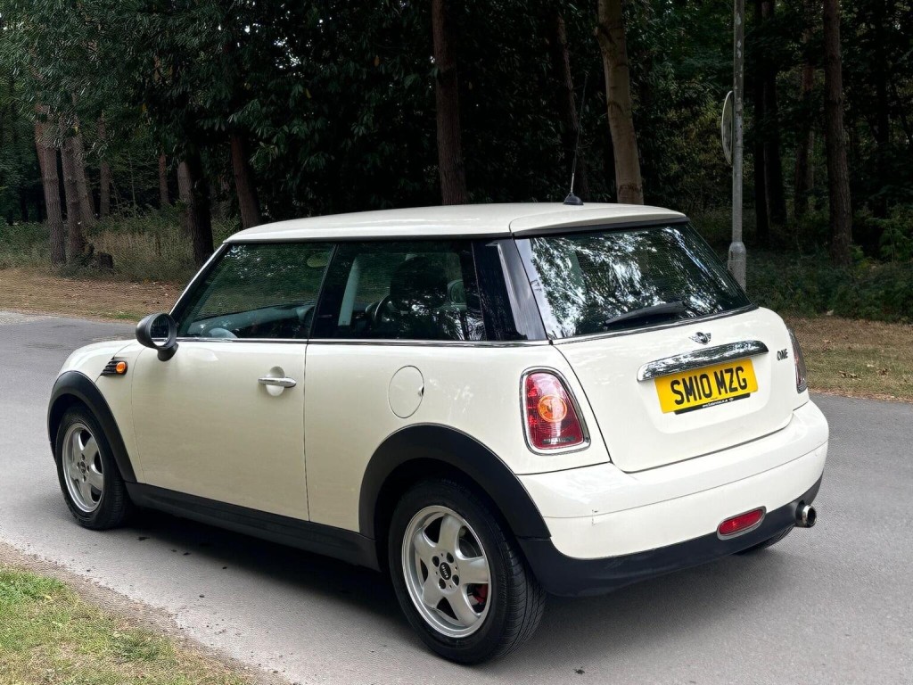 MINI HATCH