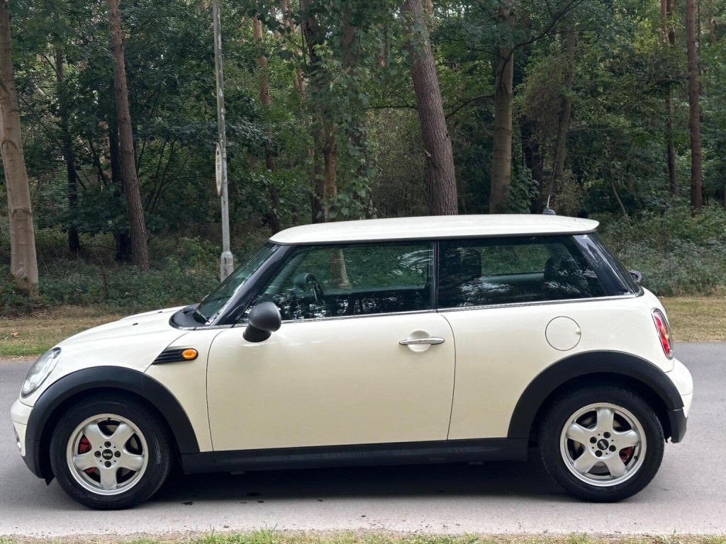 View MINI HATCH 1.6 One Euro 5 3dr