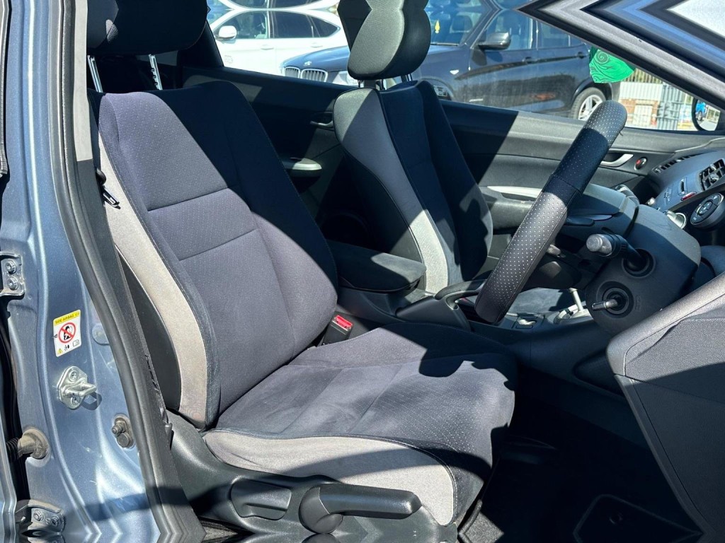 View HONDA CIVIC 1.8 i-VTEC ES 5dr