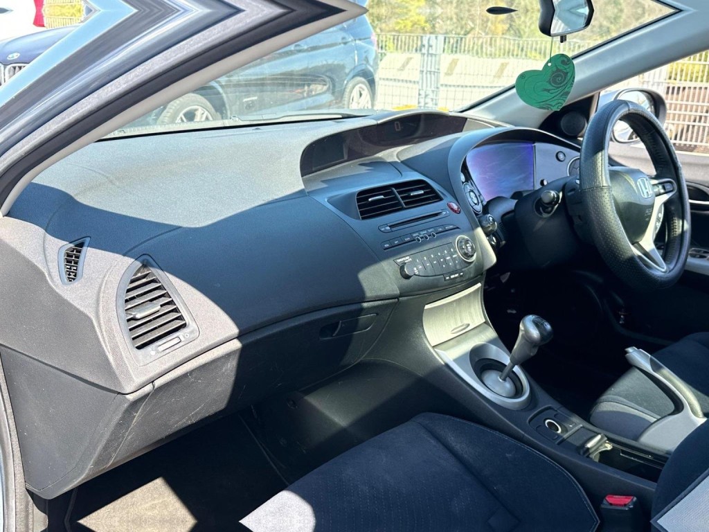 View HONDA CIVIC 1.8 i-VTEC ES 5dr