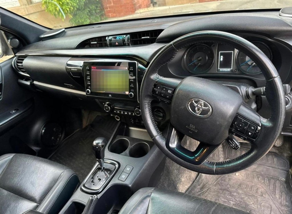 View TOYOTA HILUX 2.8 D-4D Invincible X Auto 4WD Euro 6 (s/s) 4dr