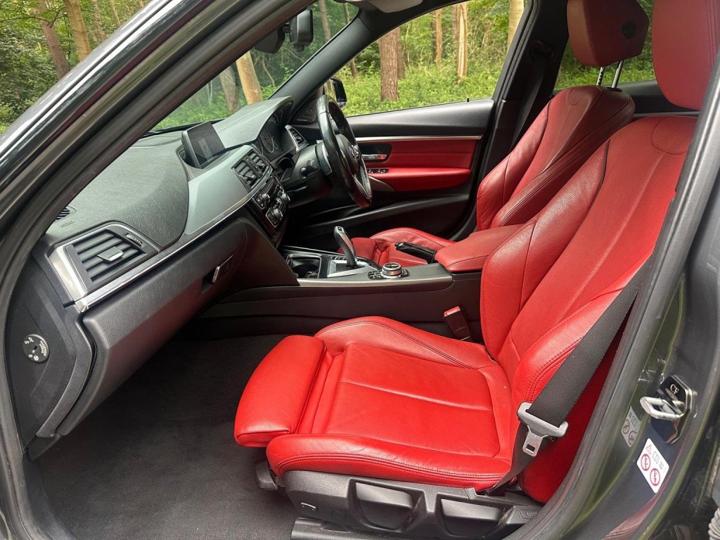 View BMW 3 SERIES 2.0 330e 7.6kWh M Sport Shadow Edition Auto Euro 6 (s/s) 4dr