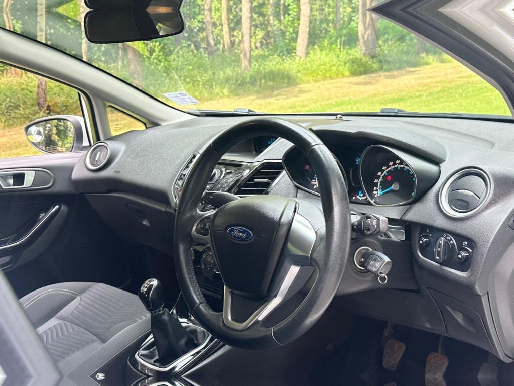 View FORD FIESTA 1.25 Zetec Euro 5 5dr