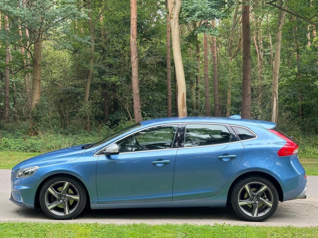 VOLVO V40
